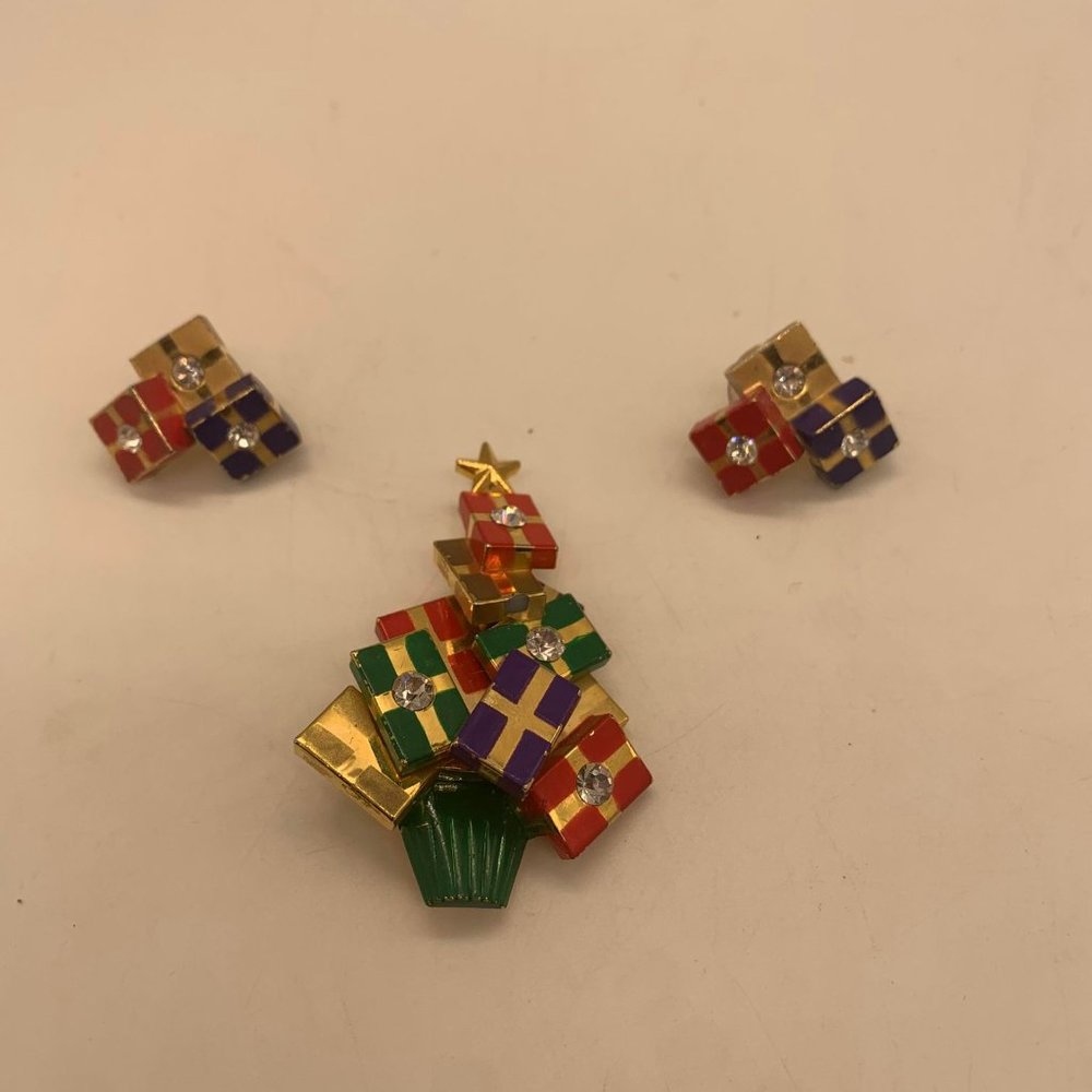 $$ SOLD $$ Avon Presents Acrylic Christmas Tree Pierced Earrings and Brooch Set